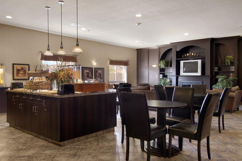 Ramada By Wyndham Drumheller Hotel & Suites Interior foto