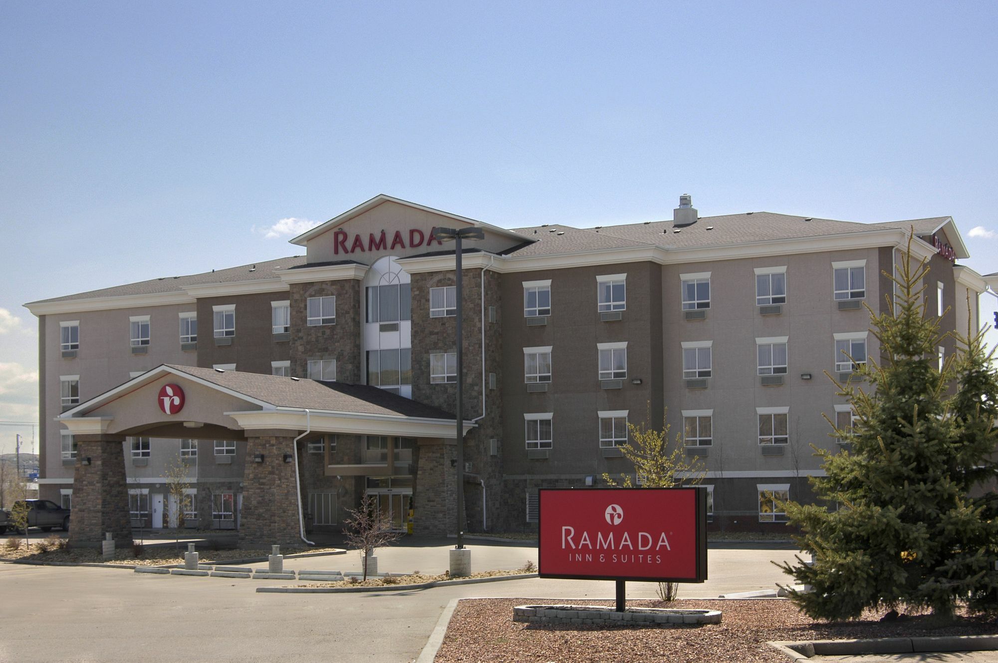 Ramada By Wyndham Drumheller Hotel & Suites Exterior foto