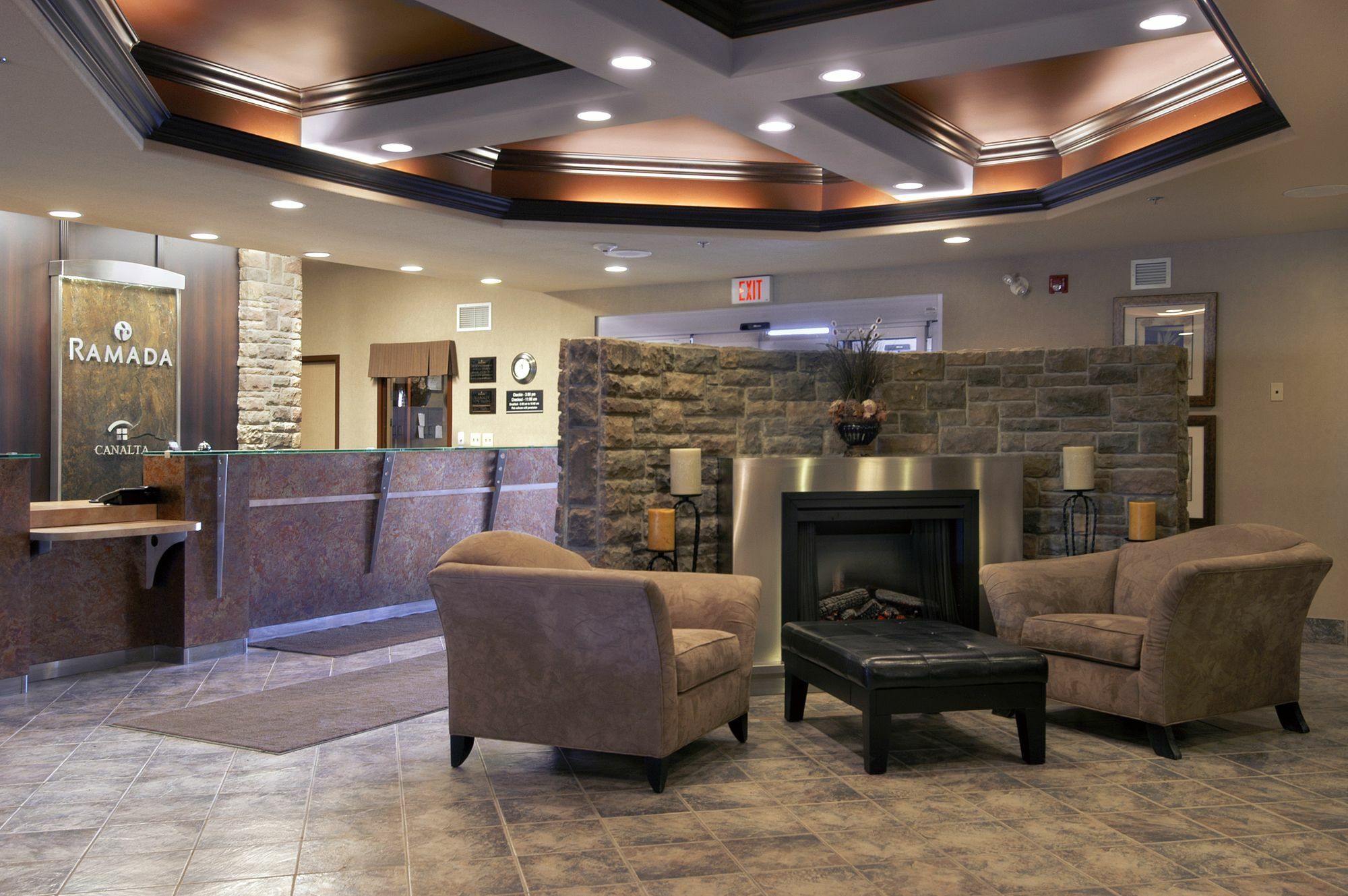 Ramada By Wyndham Drumheller Hotel & Suites Exterior foto